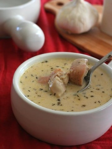 low carb roasted garlic soup with chunks of chicken