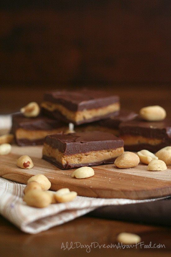 Rich low carb chocolate fudge with a creamy layer of peanut butter. Just like a peanut butter cup!