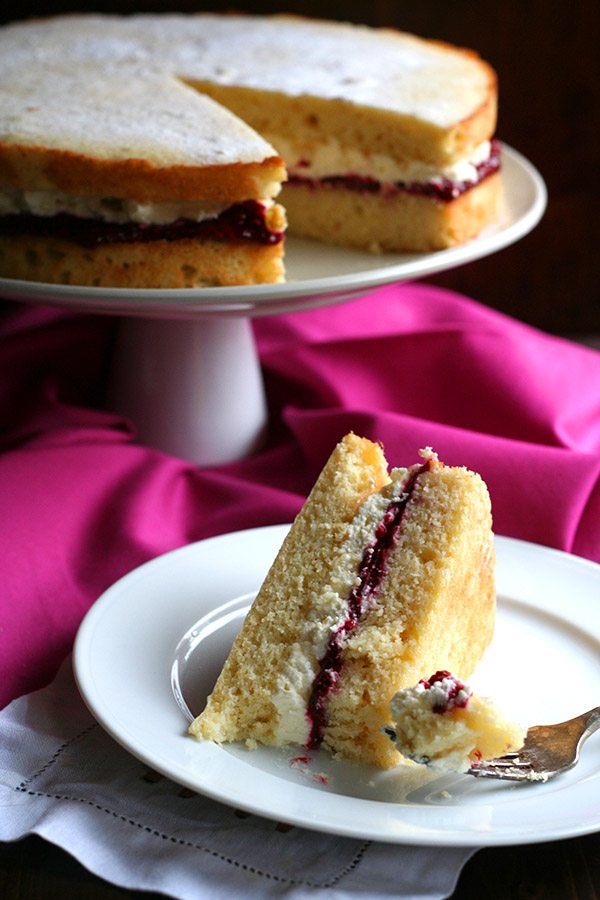 Sugar-Free jam and clotted cream in a delicious gluten-free sponge cake