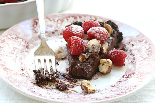 The perfect summer treat, a no-bake tart with all the flavours of Nutella and raspberries. 
