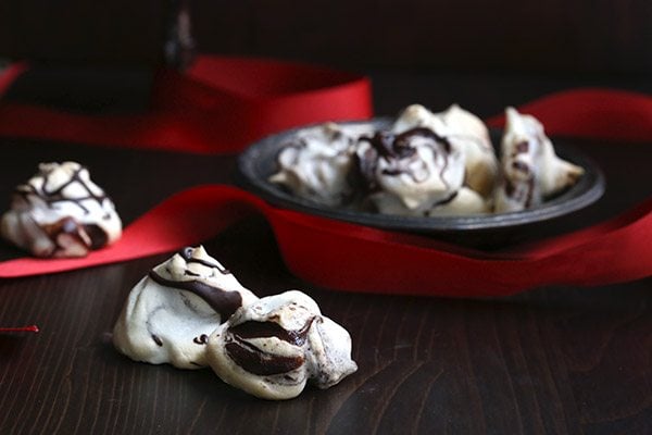 These easy chocolate swirled meringues are perfect for last minute Christmas baking! Low carb and gluten-free.