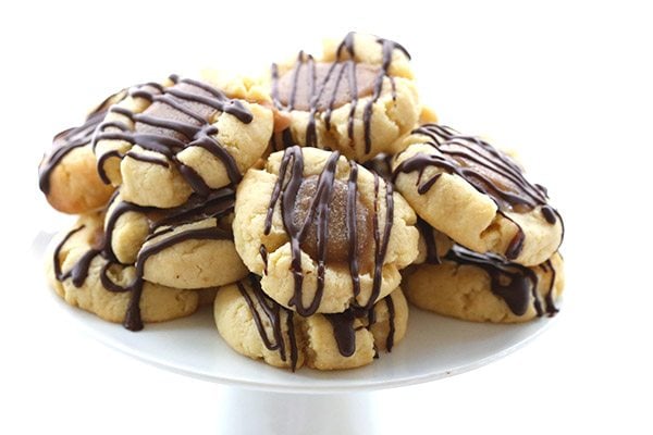 Delicious grain-free, sugar-free shortbread with caramel and chocolate.