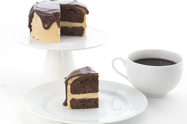 Miniature cakes are all the rage. Get a healthy version with this low carb and grain-free chocolate peanut butter cake. 