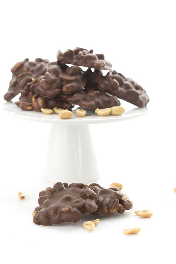 Super easy and delicious, these keto peanut clusters will please the whole family!
