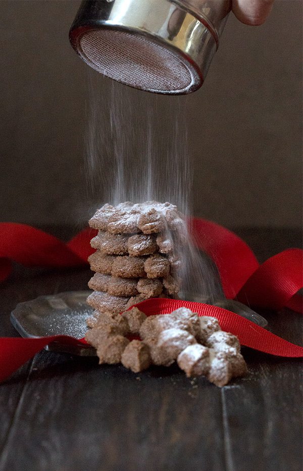 Keto Holiday Cookies - Gingerbread Spritz #lowcarb #keto #sugarfree #gingerbread