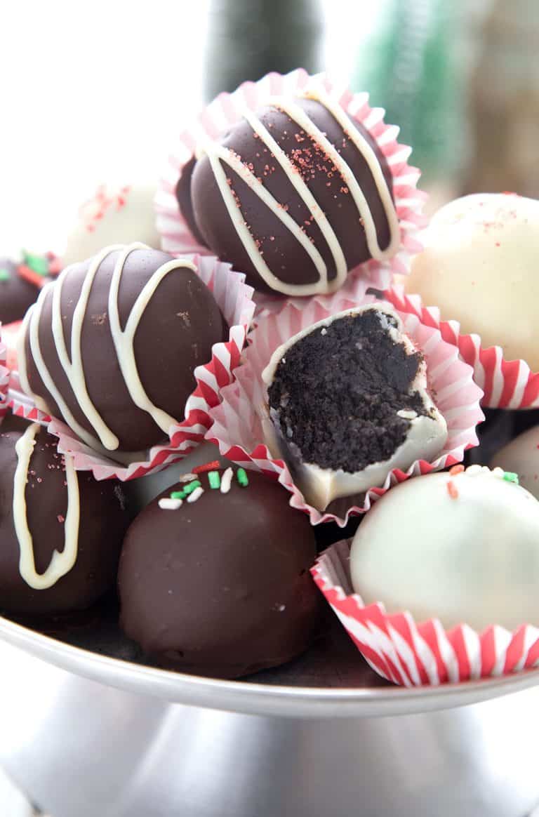 Keto Peppermint Oreo Truffles - All Day I Dream About Food