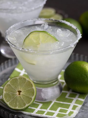 Close up shot of a keto margarita with a slice of lime floating in it.